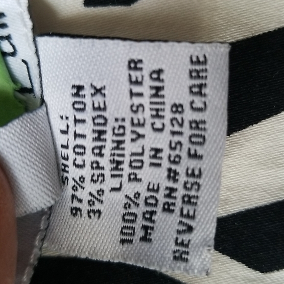 Sharp Black & White Print Lined Lun Jacket. - Picture 5 of 5